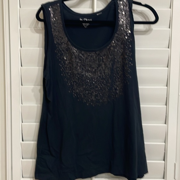 Chico’s Black size 2, which is the same as 12/14 Sequined Tank. - Picture 2 of 7